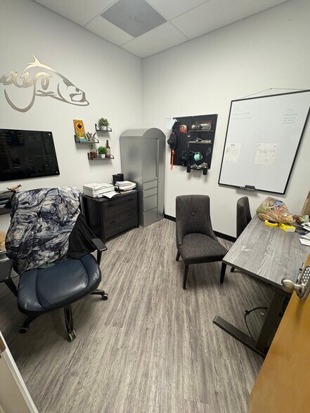 More Photos Of 3250 44th Ave N, Saint Petersburg Manufacturing For Lease