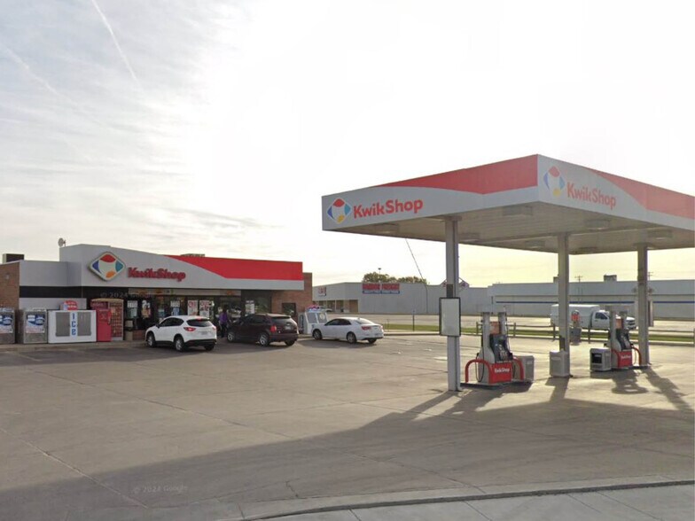 Primary Photo Of 1102 N Campus Dr, Garden City Convenience Store For Lease