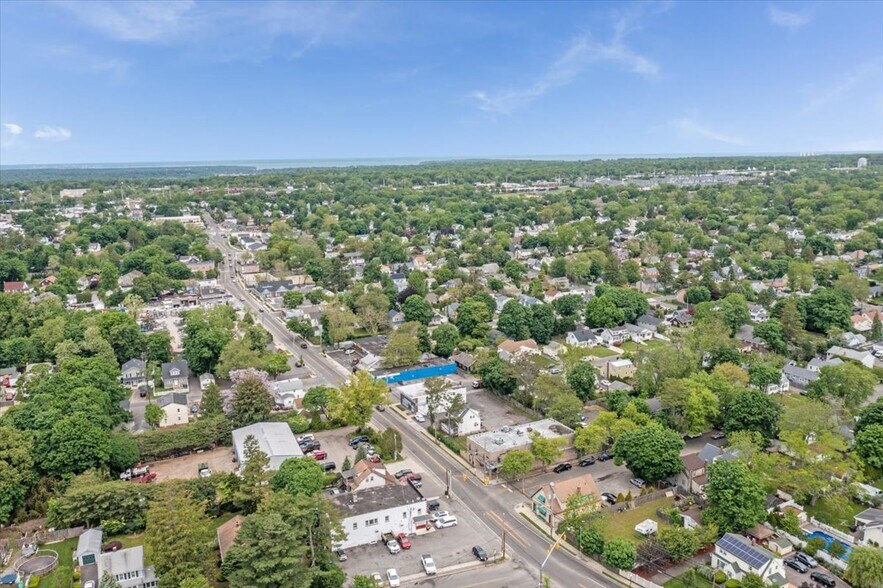 More Photos Of 194 Depot Rd, Huntington Station Light Distribution For Sale