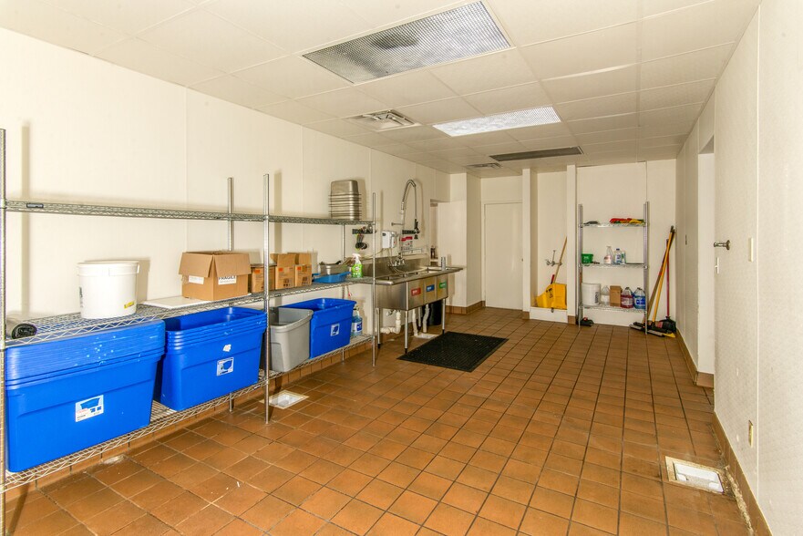 More Photos Of 1319 E Michigan Ave, Jackson Restaurant For Sale