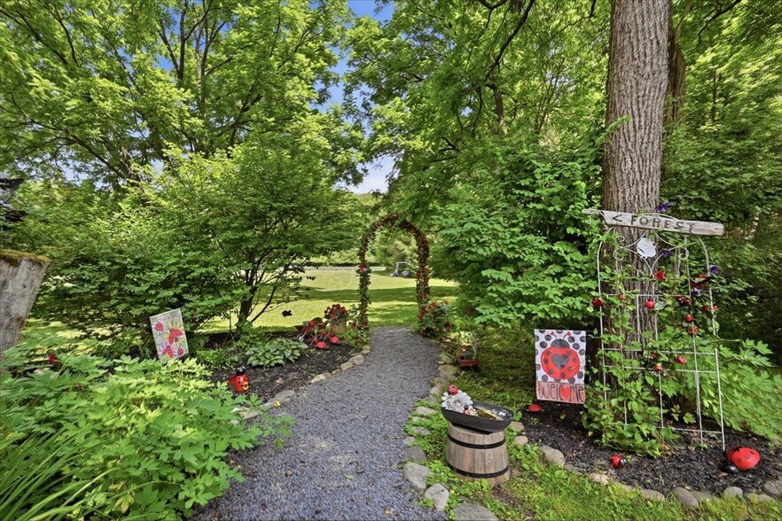 More Photos Of 5822 Paradise Valley Rd, Cresco Freestanding For Sale
