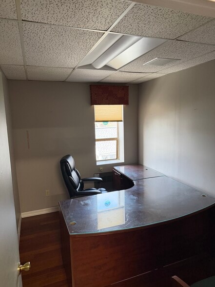 More Photos Of 3715 Main St, Bridgeport Medical For Lease