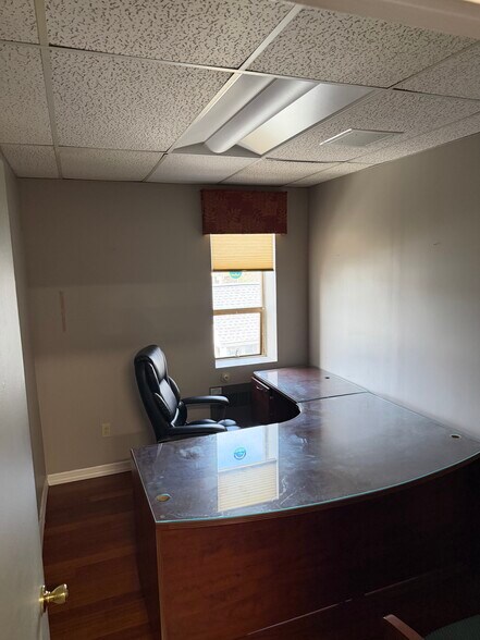 More Photos Of 3715 Main St, Bridgeport Medical For Sale