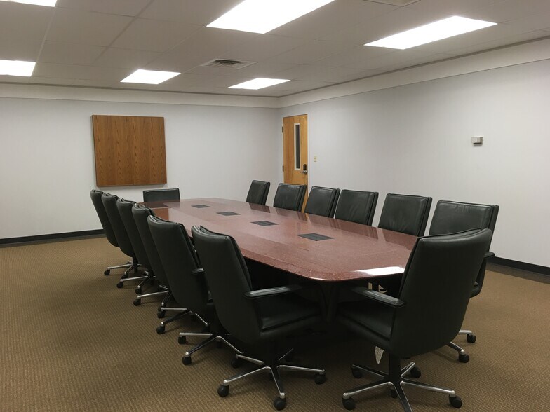 More Photos Of 13 Roszel Rd, Princeton Office For Lease