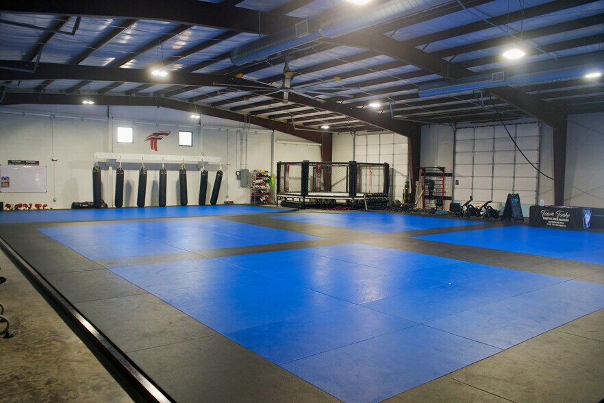 More Photos Of 10111 Grant Rd, Houston Warehouse For Lease