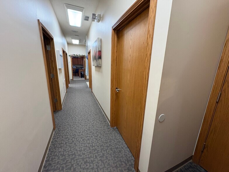 More Photos Of 975 Mezzanine Dr, Lafayette Medical For Lease