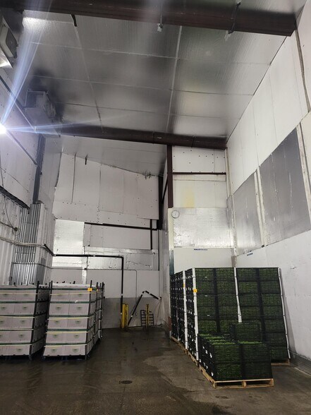 More Photos Of 1000 Lawrence St, Los Angeles Warehouse For Sale