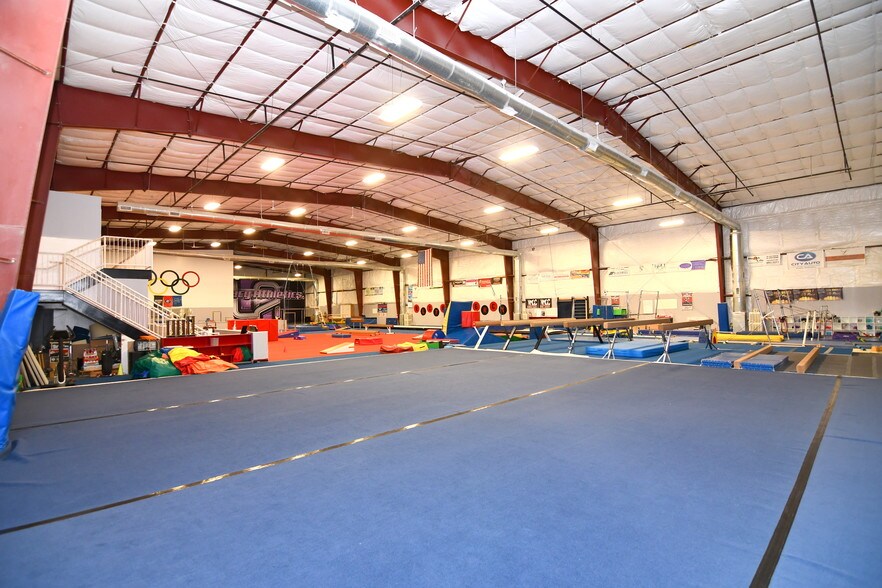 More Photos Of 2121 Battlefield Pky, Murfreesboro Showroom For Sale