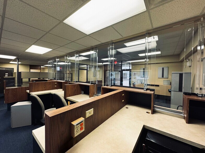 More Photos Of 5101 N Grand River Ave, Lansing Bank For Sale