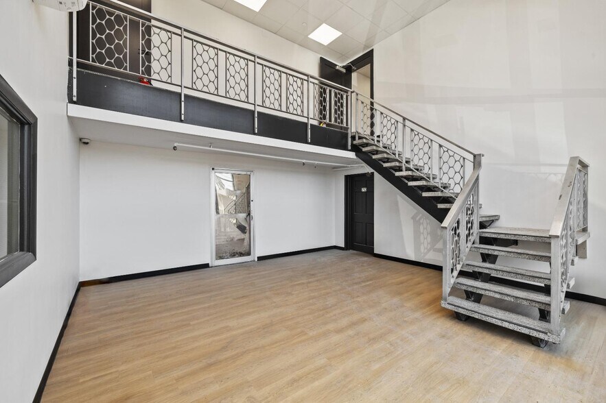 More Photos Of 6-12 Hoover Ave, Haverstraw Warehouse For Lease
