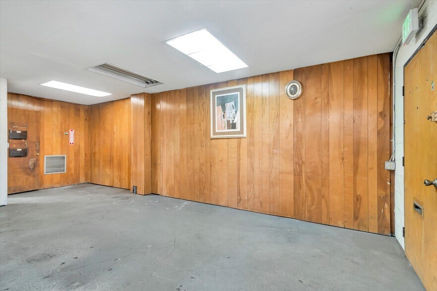 More Photos Of 954 86th Ave, Oakland Manufacturing For Sale