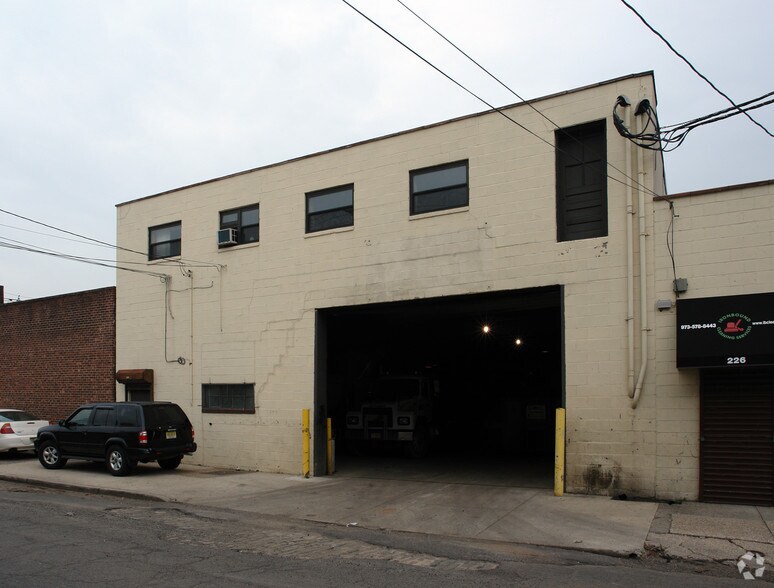 More Photos Of 222 Emmet St, Newark Warehouse For Lease
