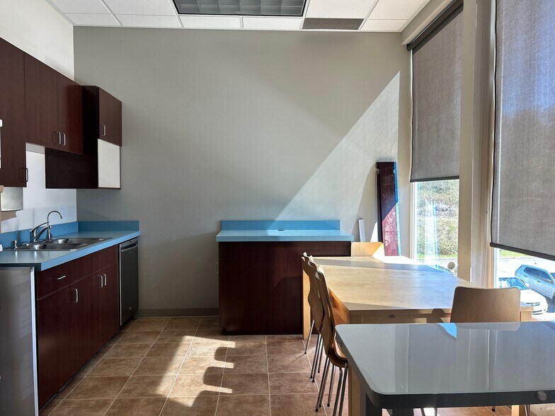 More Photos Of 463 Tremont St W, Port Orchard Medical For Lease