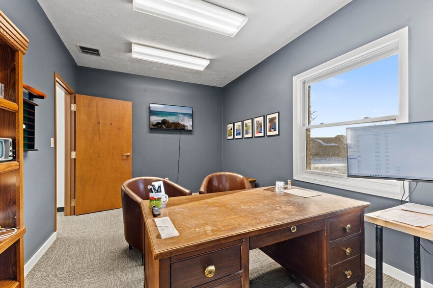 More Photos Of 1542 E Greyhound Pass, Carmel Medical For Lease