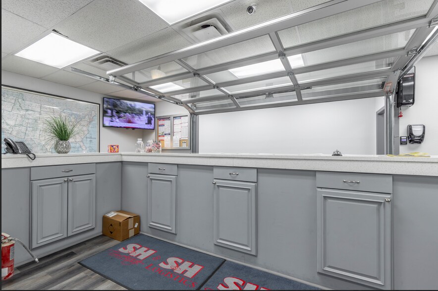 More Photos Of 403 Chickamauga Ave, Rossville Loft Creative Space For Lease