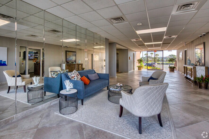 More Photos Of 205 S Hoover Blvd, Tampa Office For Lease