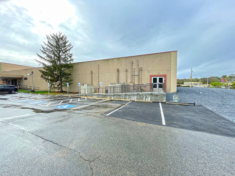 More Photos Of 471 JPL Wick Dr, Harrisburg Manufacturing For Lease