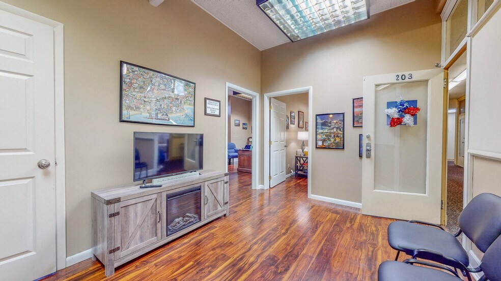 More Photos Of 501 Washington St, Steubenville Restaurant For Sale