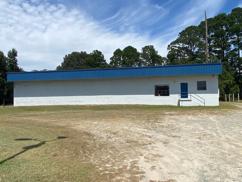 More Photos Of 1411 Grantham St, Goldsboro Light Distribution For Lease