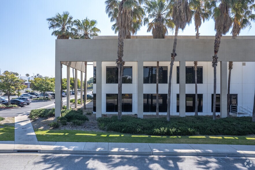 More Photos Of 11875 Cabernet Dr, Fontana Warehouse For Lease