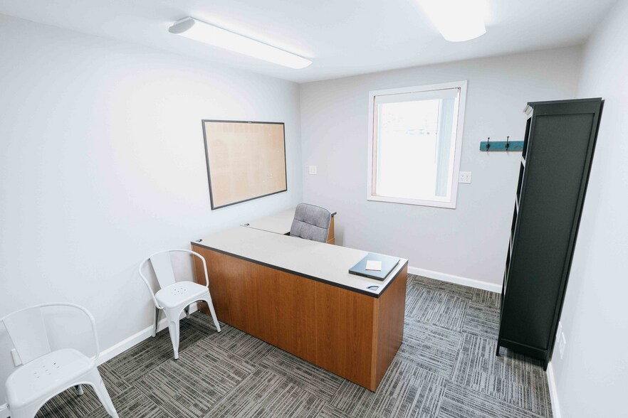 More Photos Of 2565 16th Ave, Columbus Light Manufacturing For Sale