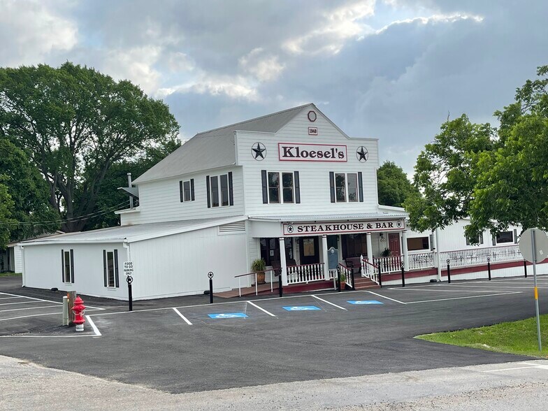 More Photos Of 101 Moore, Moulton Restaurant For Sale