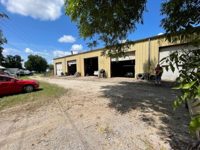More Photos Of 1510 Pioneer Rd, Henry Auto Repair For Sale