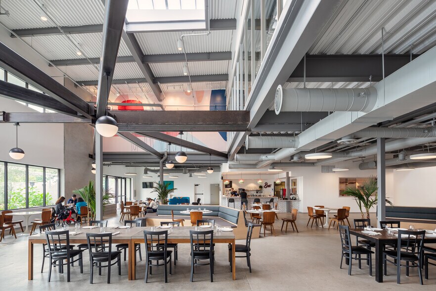 More Photos Of 2051 Palomar Airport Rd, Carlsbad Research And Development For Lease