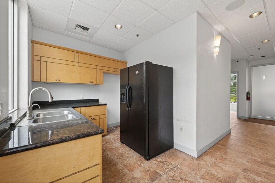 More Photos Of 2725 Riverside Blvd, Sacramento Loft Creative Space For Sale