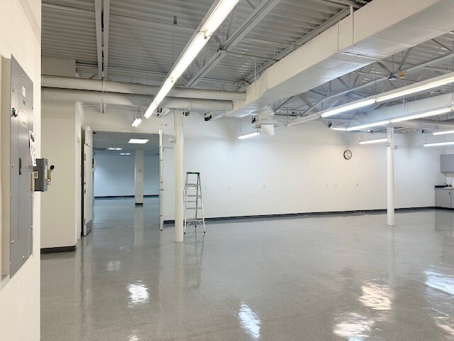 More Photos Of 1929 W Lone Cactus Dr, Phoenix Light Distribution For Lease