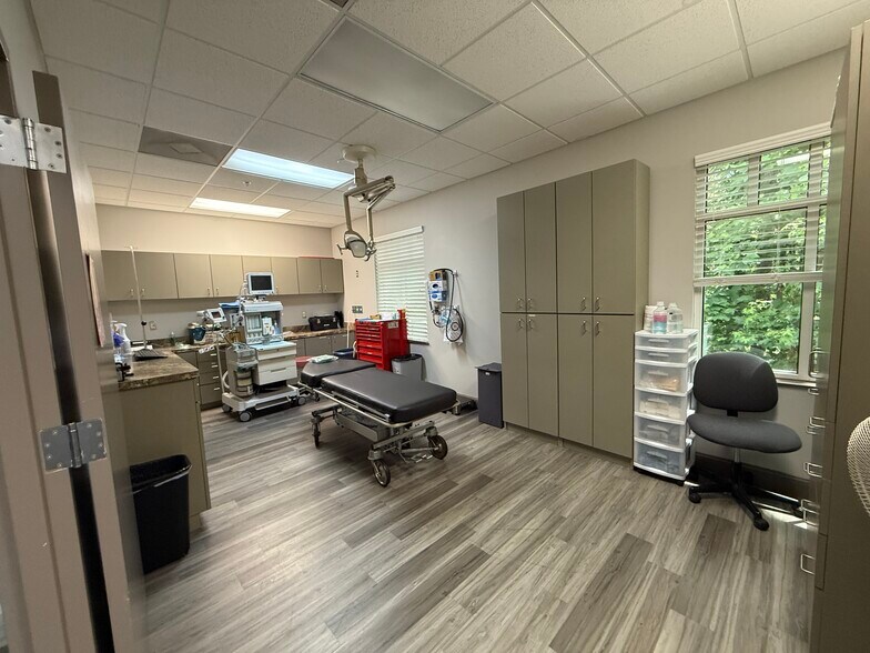 More Photos Of 201 Oakside Ln, Canton Medical For Lease