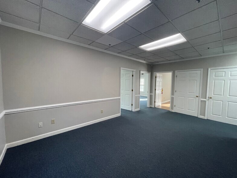 More Photos Of 1111 Cambridge Sq, Alpharetta Office Residential For Sale