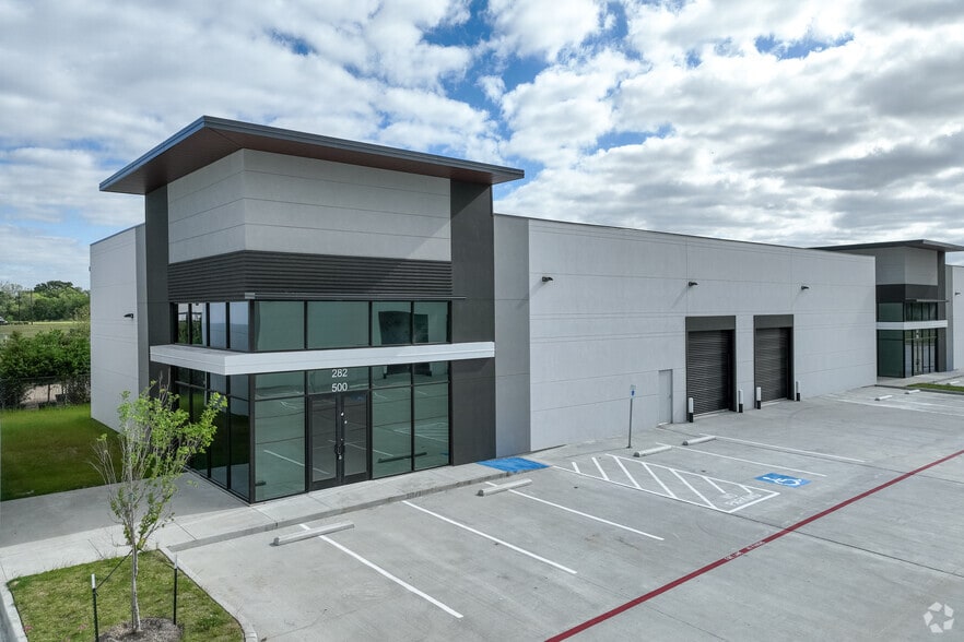 More Photos Of 282 Bucees Blvd, Katy Unknown For Lease