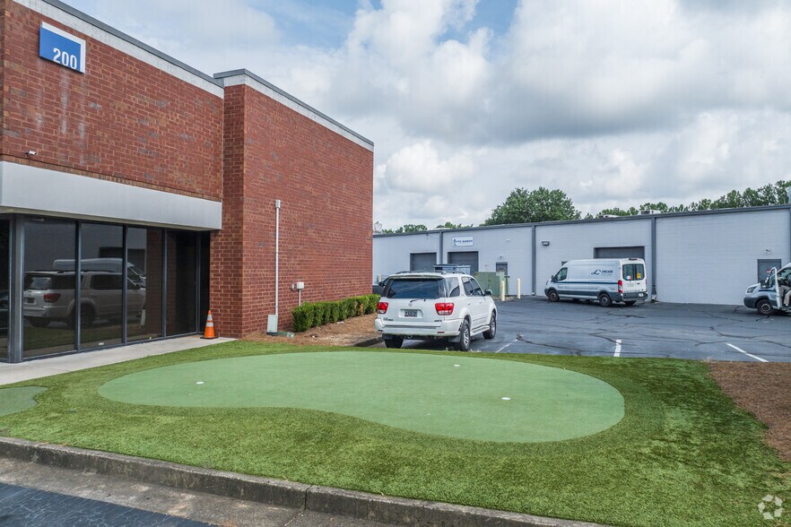 More Photos Of 200-240 Cobb Pky N, Marietta Unknown For Lease