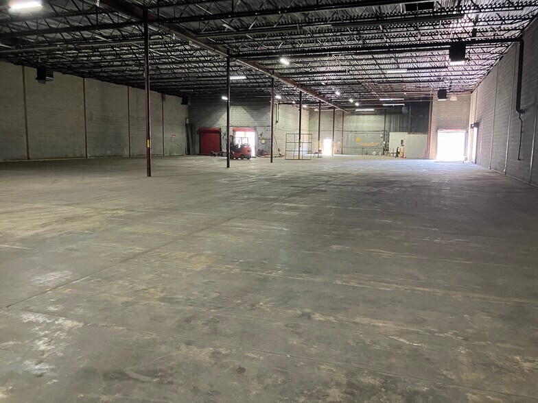 More Photos Of 2085 Phillips St, Columbus Warehouse For Lease