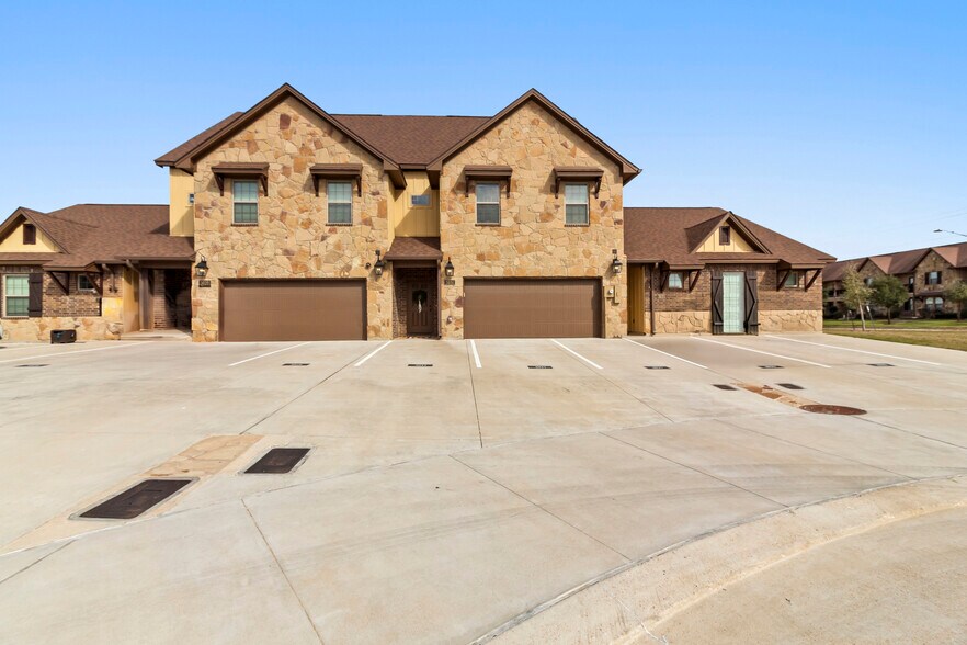 More Photos Of 4042 Gunner Trl, College Station Multifamily For Sale
