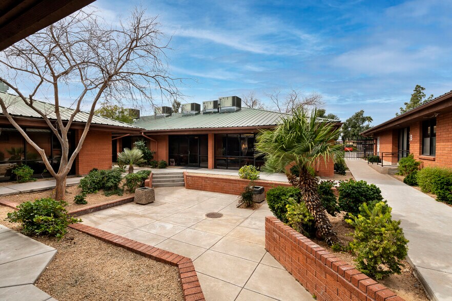 More Photos Of 15648 N 35th Ave, Phoenix Medical For Sale