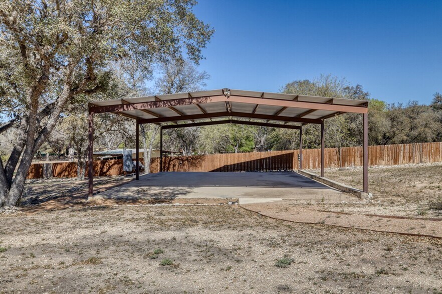 More Photos Of 49 Encino Dr, Concan Convenience Store For Sale