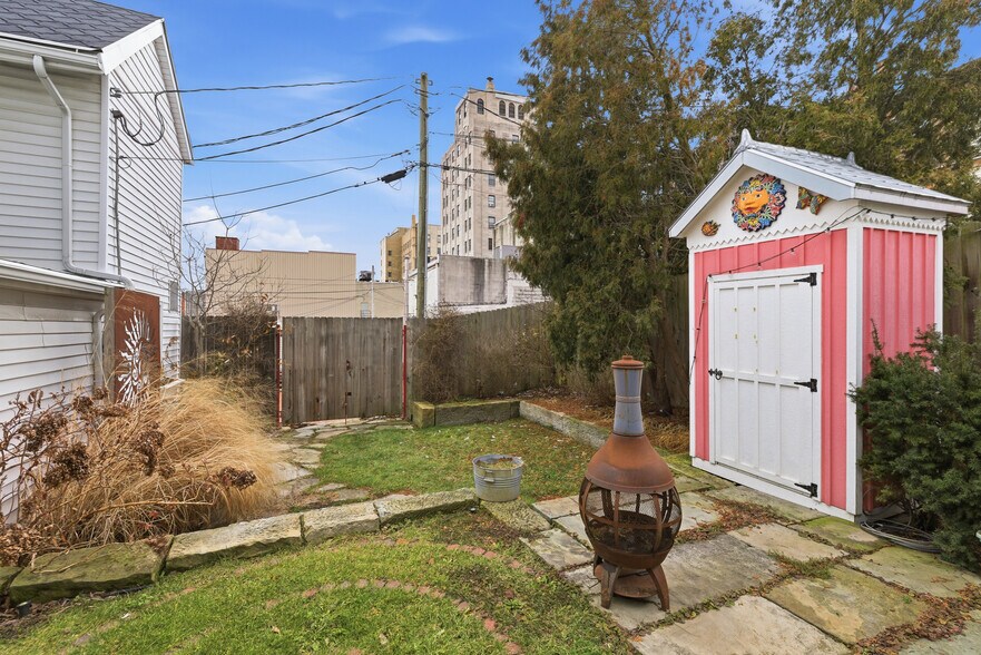 More Photos Of 20 N Mulberry St, Mansfield Office For Sale