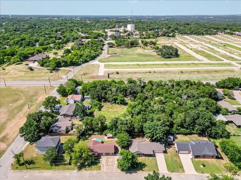 More Photos Of 410 N Mill St, Weatherford Land For Sale
