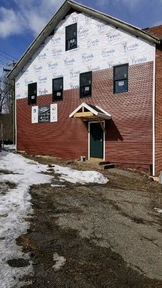 More Photos Of 32 Lake St, Winsted Restaurant For Lease