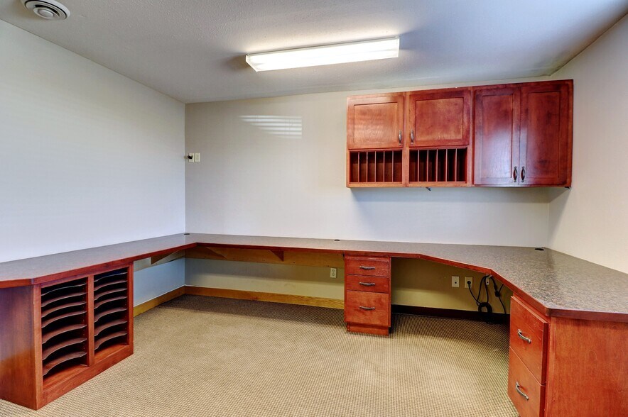 More Photos Of 5402 53rd Ave S, Fargo Auto Repair For Lease