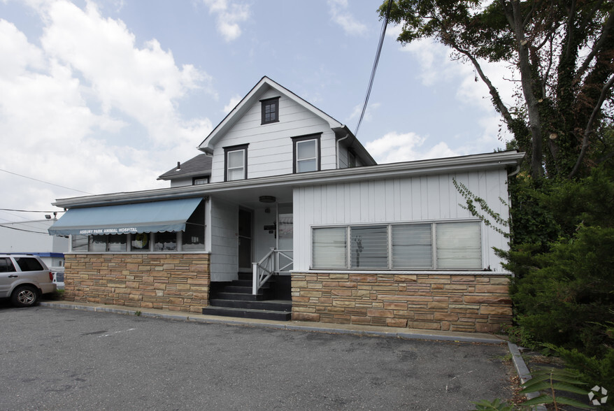 Primary Photo Of 1707 Asbury Ave, Asbury Park Veterinarian Kennel For Lease