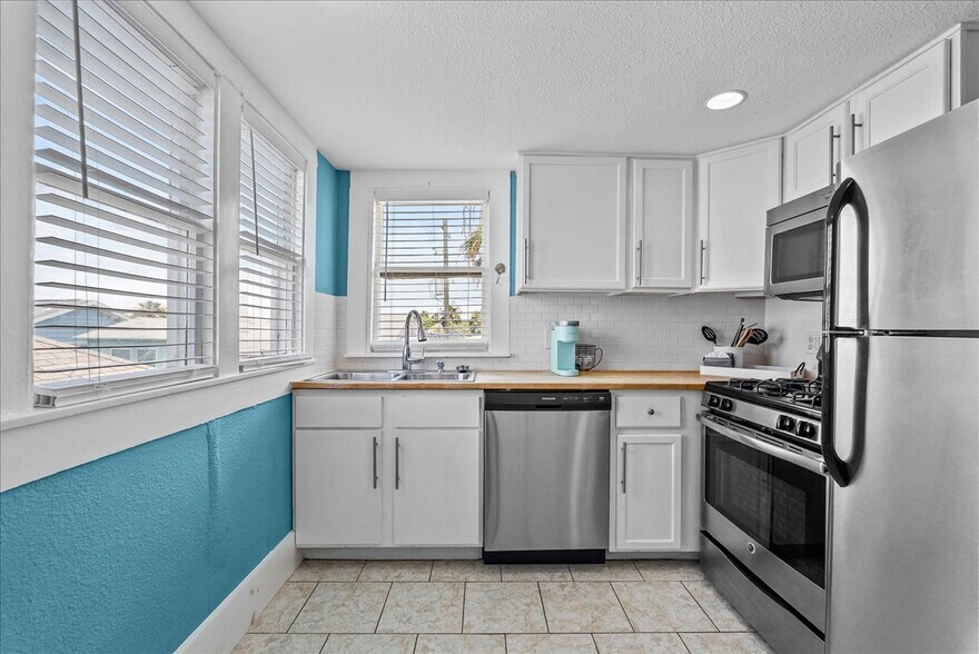 More Photos Of 1310 Avenue N 1/2, Galveston Apartments For Sale