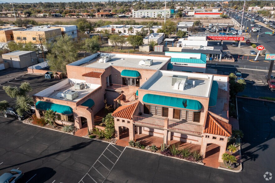 More Photos Of 6842 E Tanque Verde Rd, Tucson Freestanding For Lease