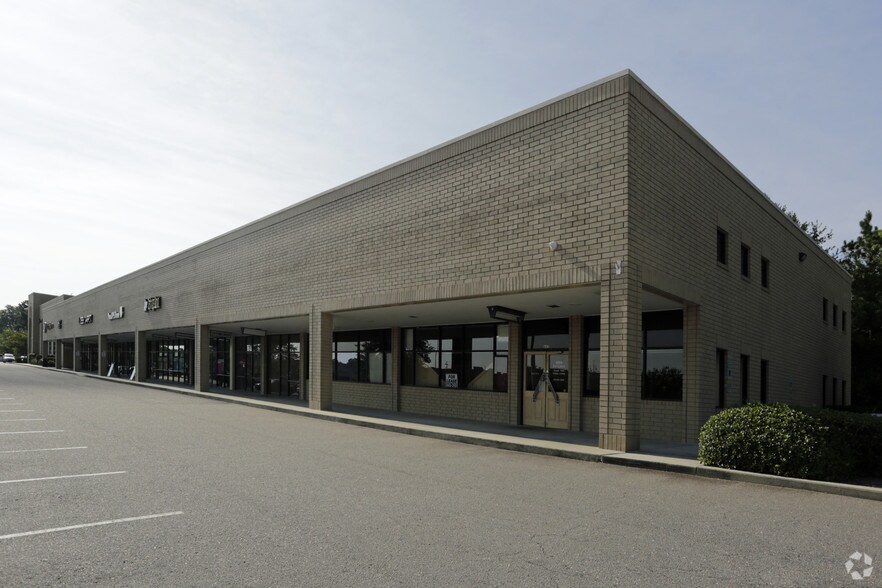 More Photos Of 102-400 Westwood Shopping Ctr, Fayetteville Unknown For Lease