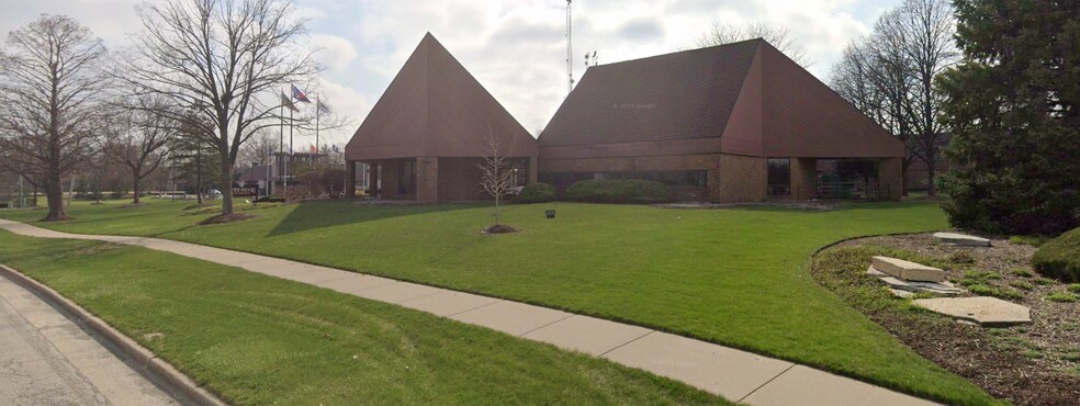 Primary Photo Of 7660 S County Line Rd, Burr Ridge Office For Sale