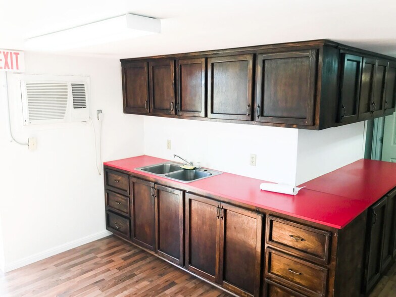 More Photos Of 4515 Smith Rd, Von Ormy Truck Terminal For Lease