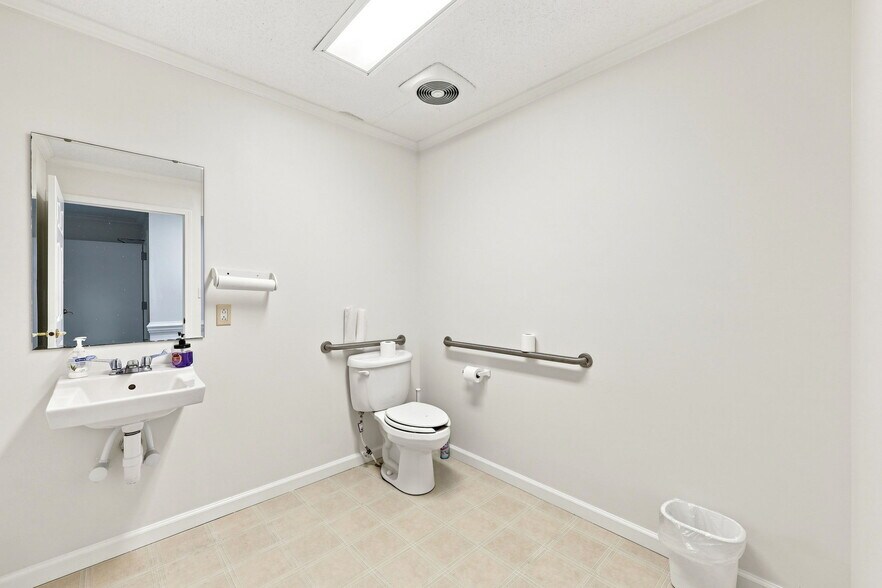 More Photos Of 1708 S Mebane St, Burlington Office For Sale
