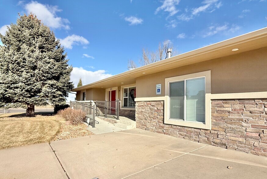 More Photos Of 201 10th St, Windsor Office For Sale